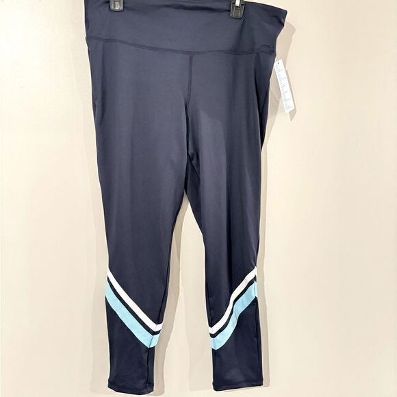 ID Ideology Plus Size Striped Side Pocket 7/8
Leggings, 1X pants - Picture 4 of 7